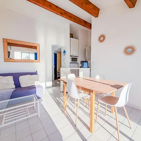 Apartment 5 Pers-air Conditioning-pool-parking-beach *