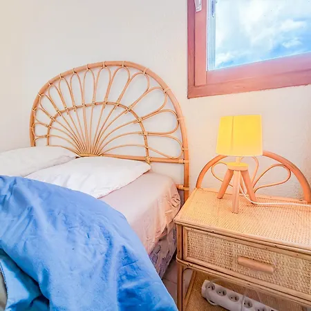 5 Pers-air Conditioning-pool-parking-beach Apartment